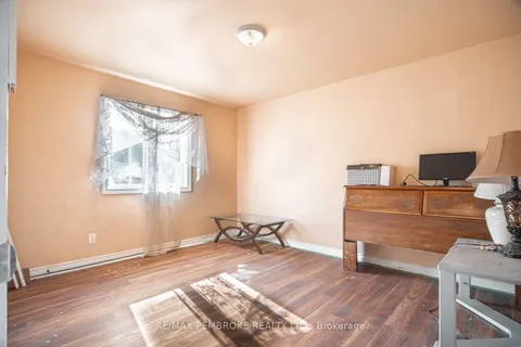 36752 41 Highway, ON K0J 1T0