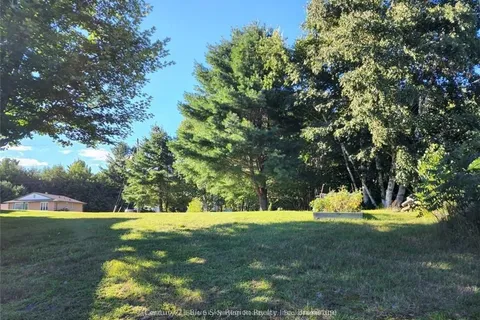 24 VILLENEUVE Crescent, ON P2B 3G8