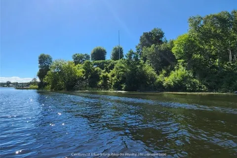 24 VILLENEUVE Crescent, ON P2B 3G8