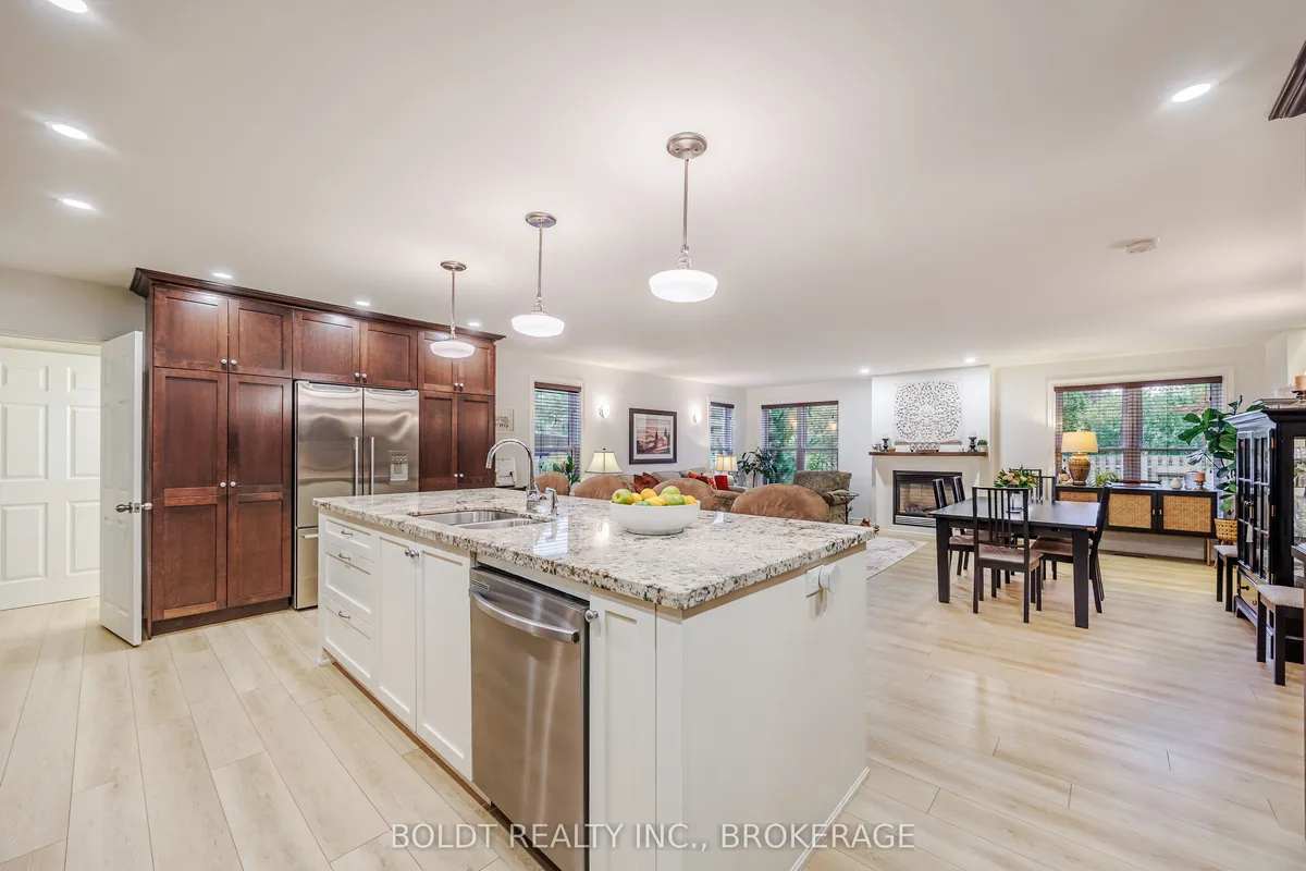 25 Neptune Drive, ON L2M 2S3