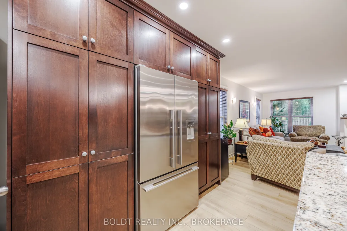 25 Neptune Drive, ON L2M 2S3