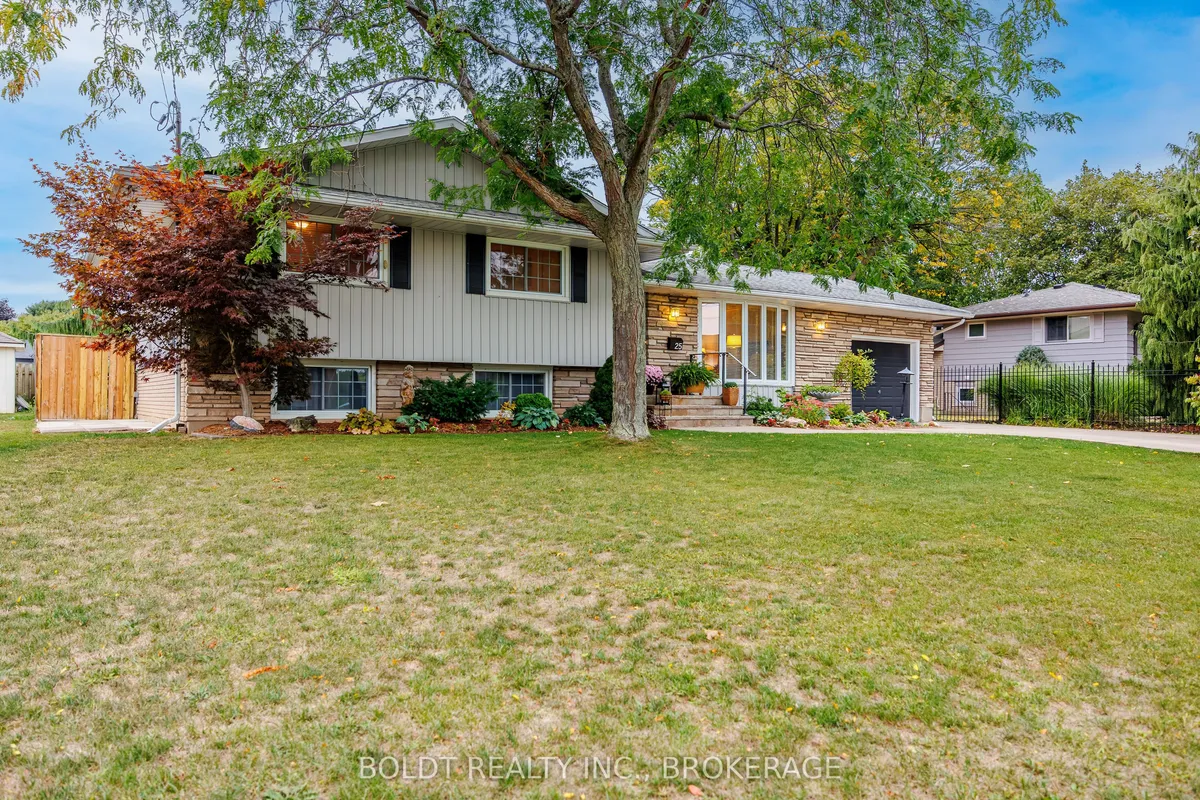 25 Neptune Drive, ON L2M 2S3