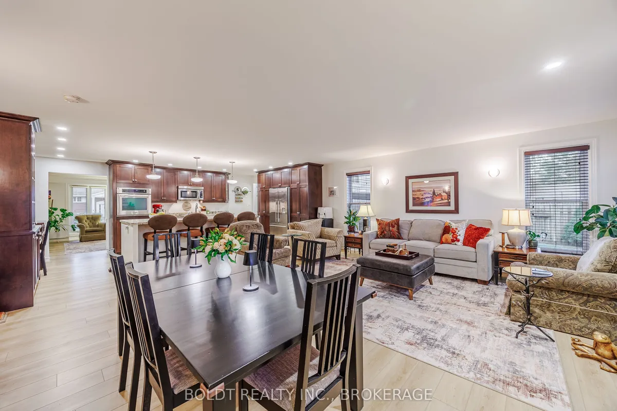 25 Neptune Drive, ON L2M 2S3