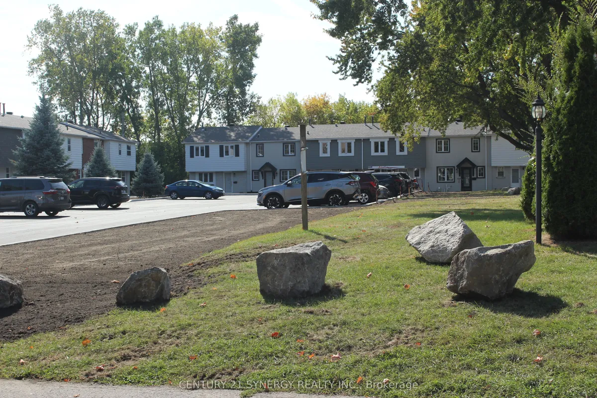 662 Hochelaga Street, ON K1K 2E9