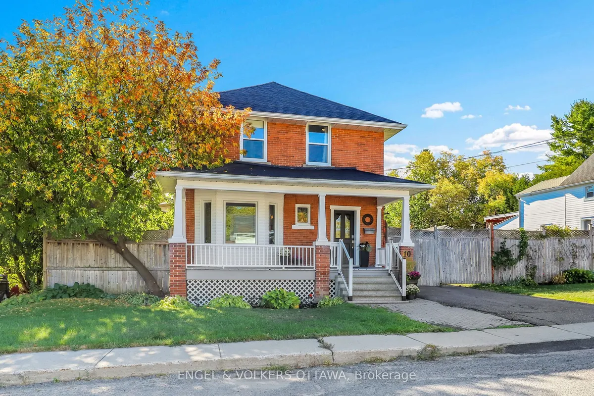 10 Ida Street, ON K7S 3A4