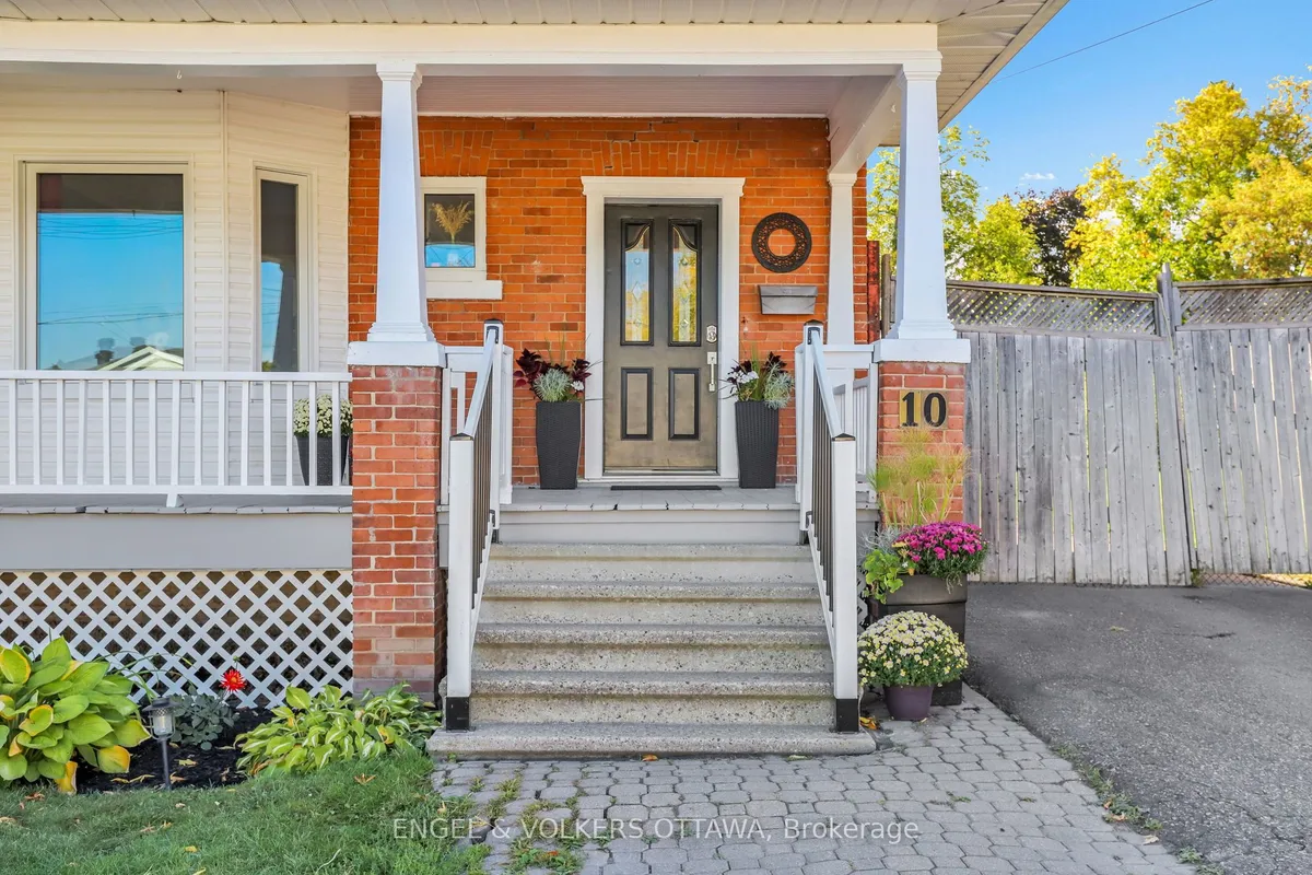 10 Ida Street, ON K7S 3A4