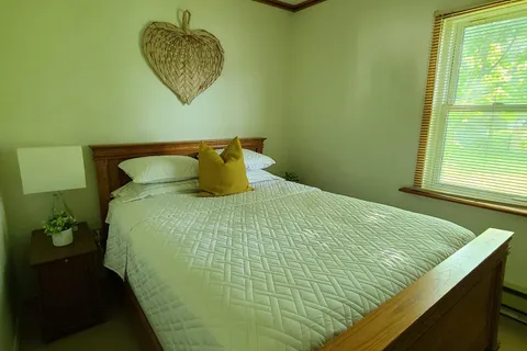 384 George Street, ON N5L 1H9