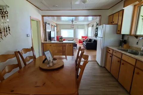 384 George Street, ON N5L 1H9