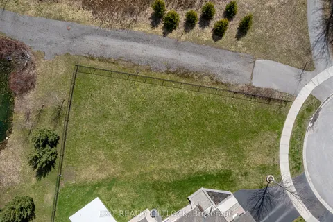 418 Raymond Street, ON K9H 0G9