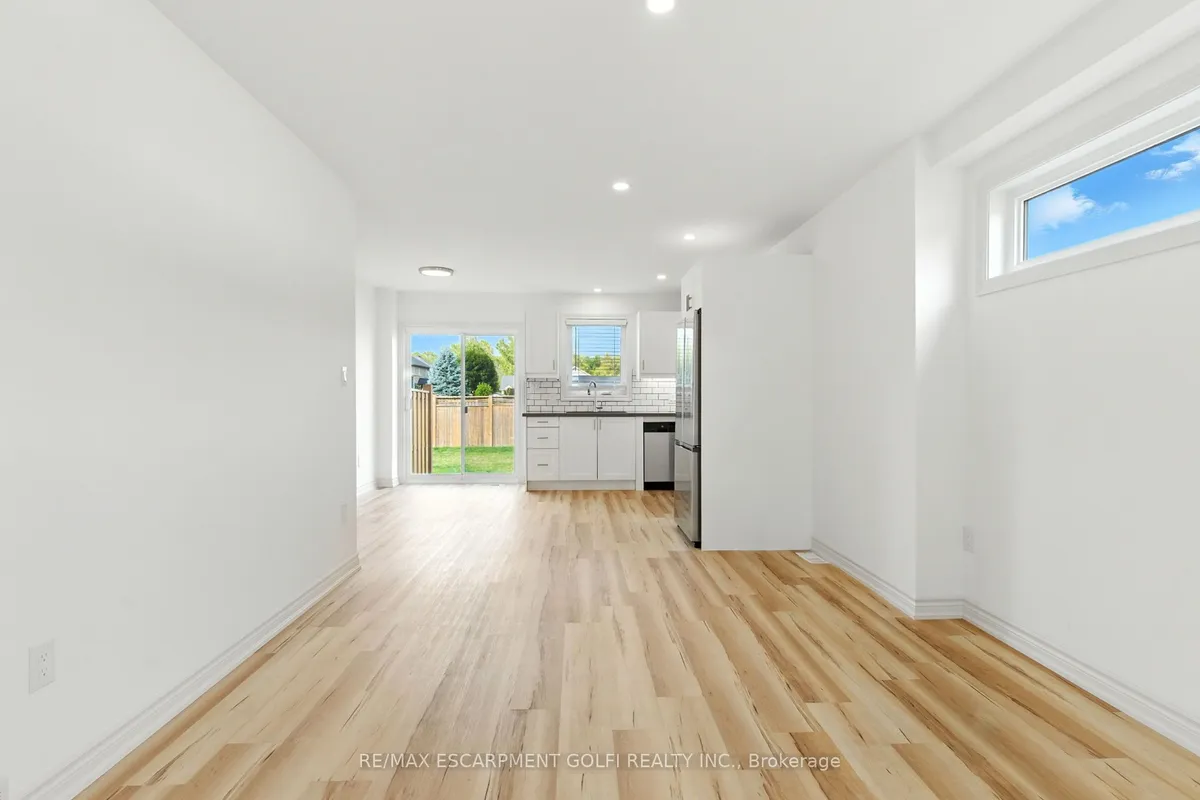 643 Clare Avenue, ON L3C 7L6