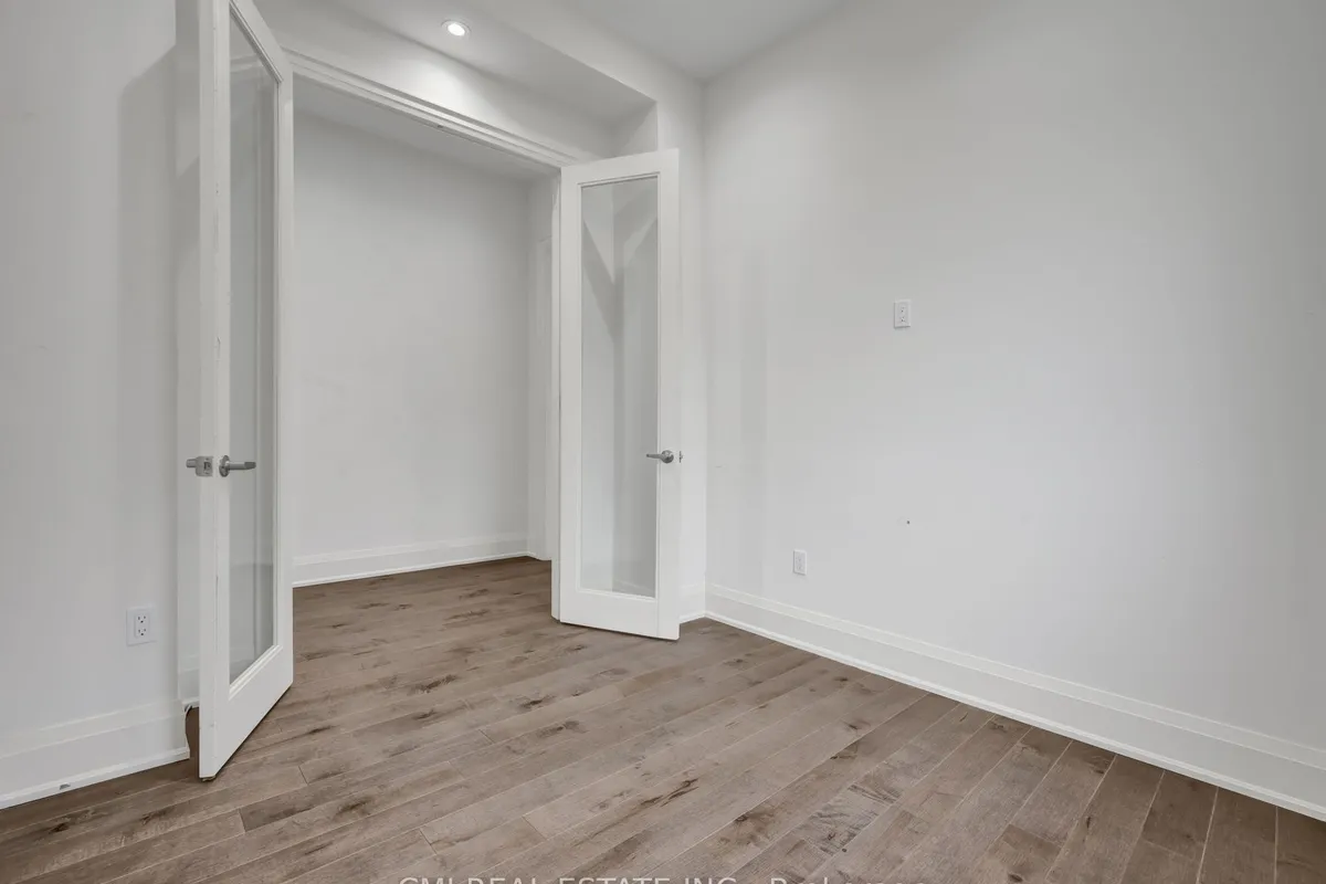 205 Agro Street, ON L8B 1X7