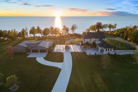 79585 COTTAGE Drive, ON N7A 3X8