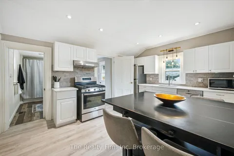 295 Wellington Street, ON N5C 1T2