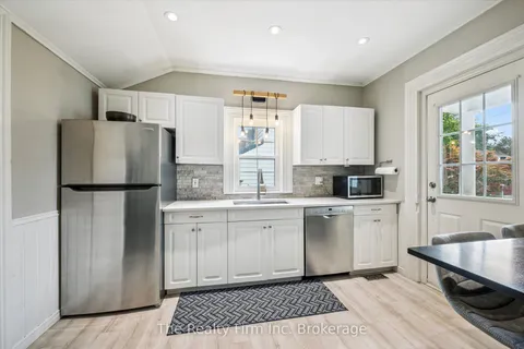 295 Wellington Street, ON N5C 1T2