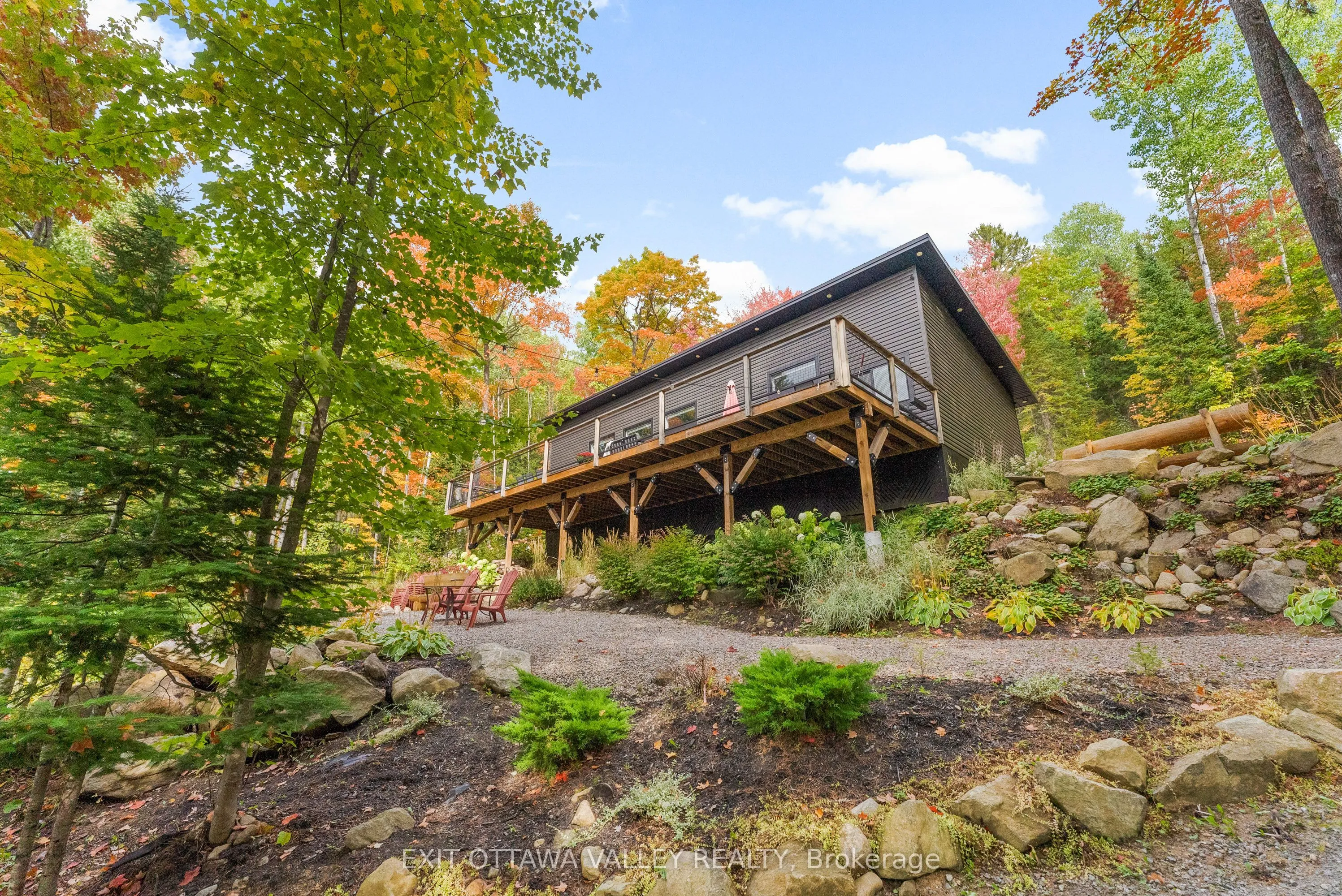 820 Hopefield Road, ON K0J 1B0