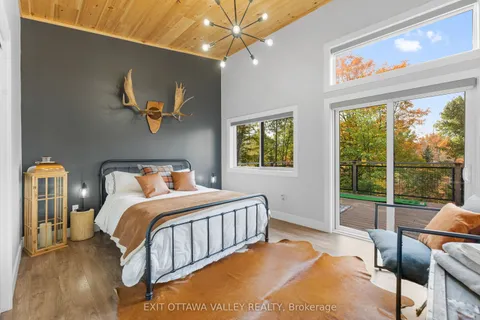 820 Hopefield Road, ON K0J 1B0