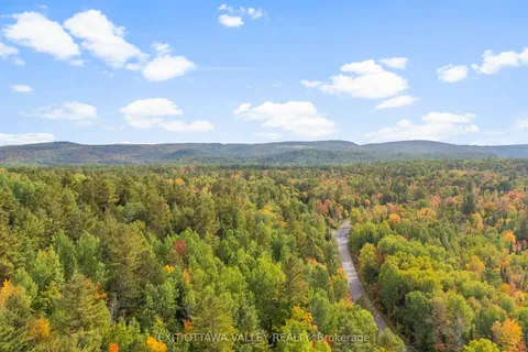 820 Hopefield Road, ON K0J 1B0