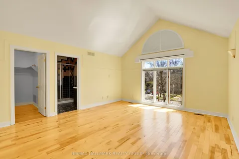 303 Sherwood Drive, ON K1Y 3W7