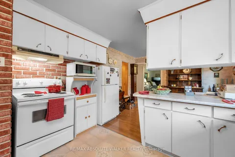 16 Beverly Street, ON K2S 0S4