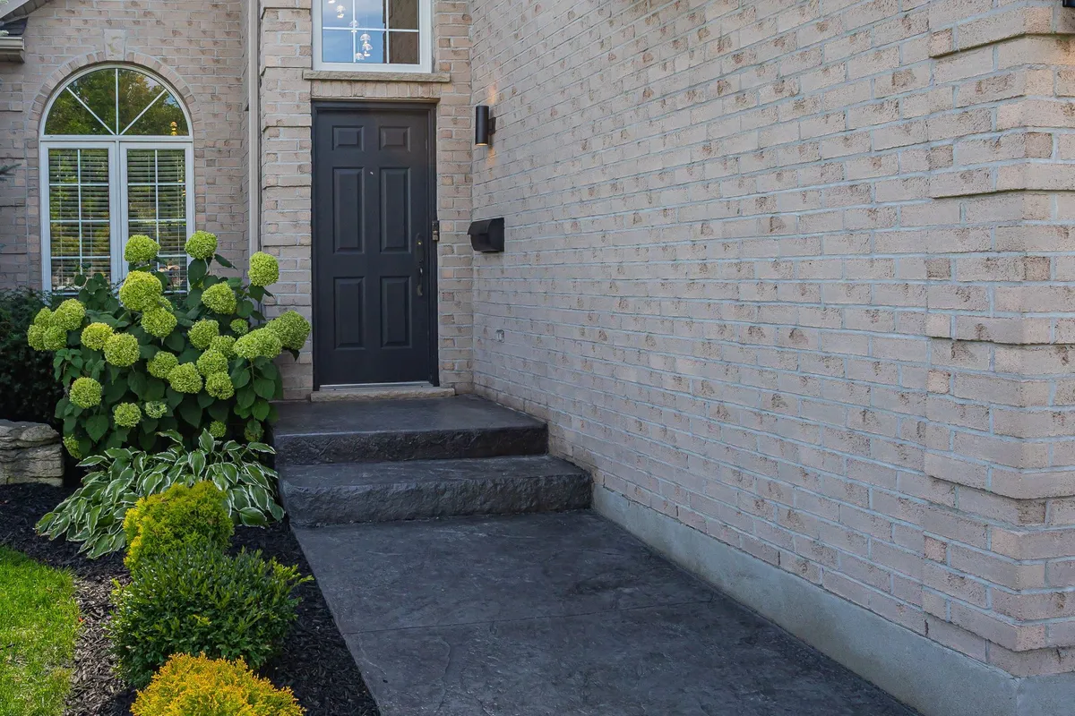 1075 Blackmaple Court, ON N5Y 5P9