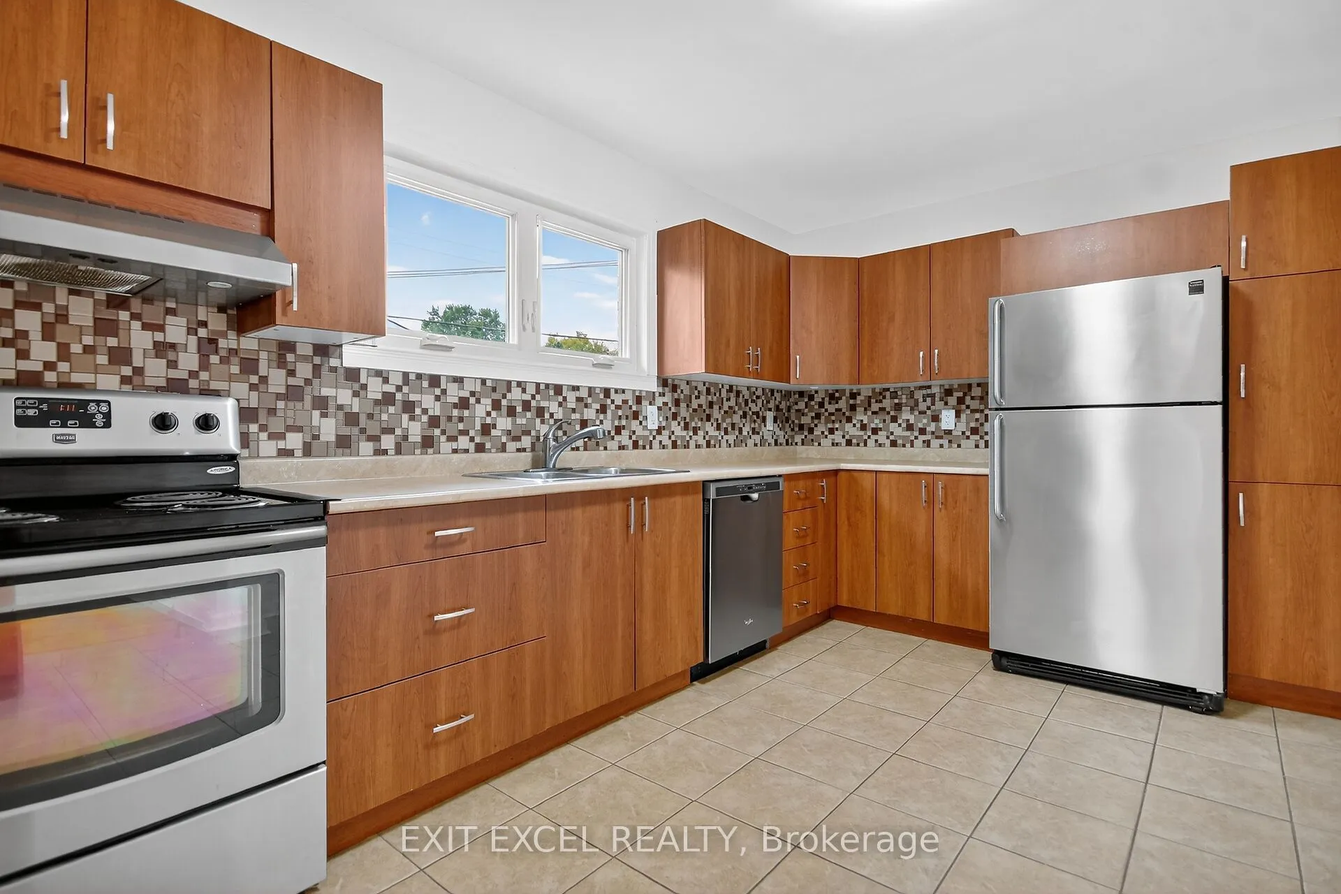 1456 Larose Avenue, ON K1Z 7X8