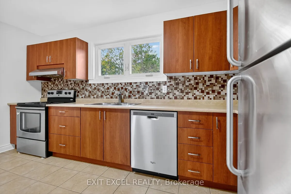 1456 Larose Avenue, ON K1Z 7X8