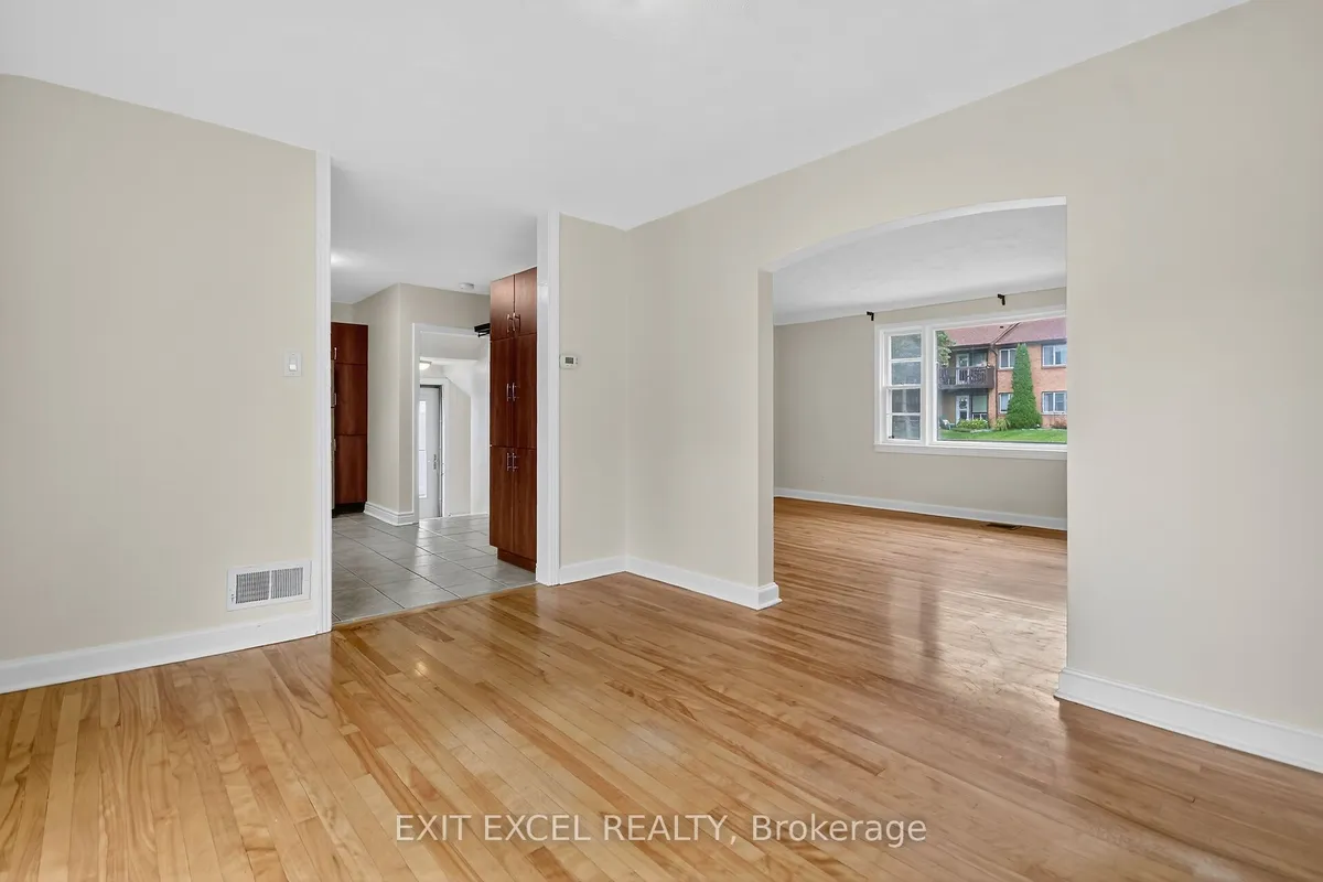 1456 Larose Avenue, ON K1Z 7X8