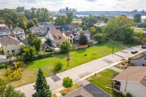 11 KNAPMANS Drive, ON L8H 7E8