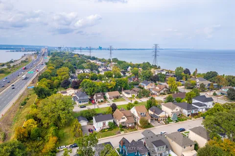 11 KNAPMANS Drive, ON L8H 7E8