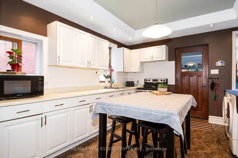 132 First Avenue, ON L9V 3K1