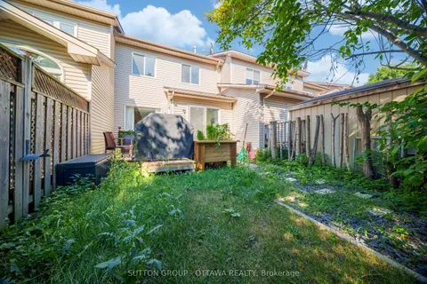 313 Stoneway Drive, ON K2G 6E7