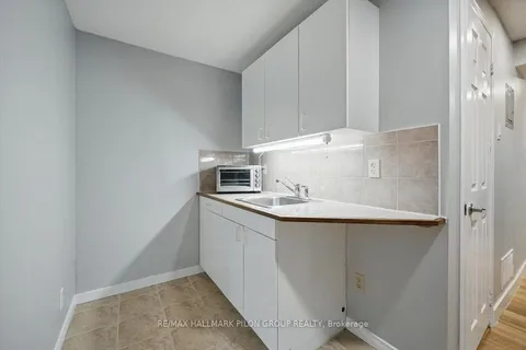 84 Eastpark Drive, ON K1B 4A4