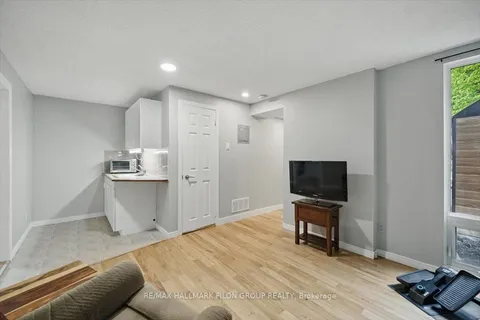 84 Eastpark Drive, ON K1B 4A4