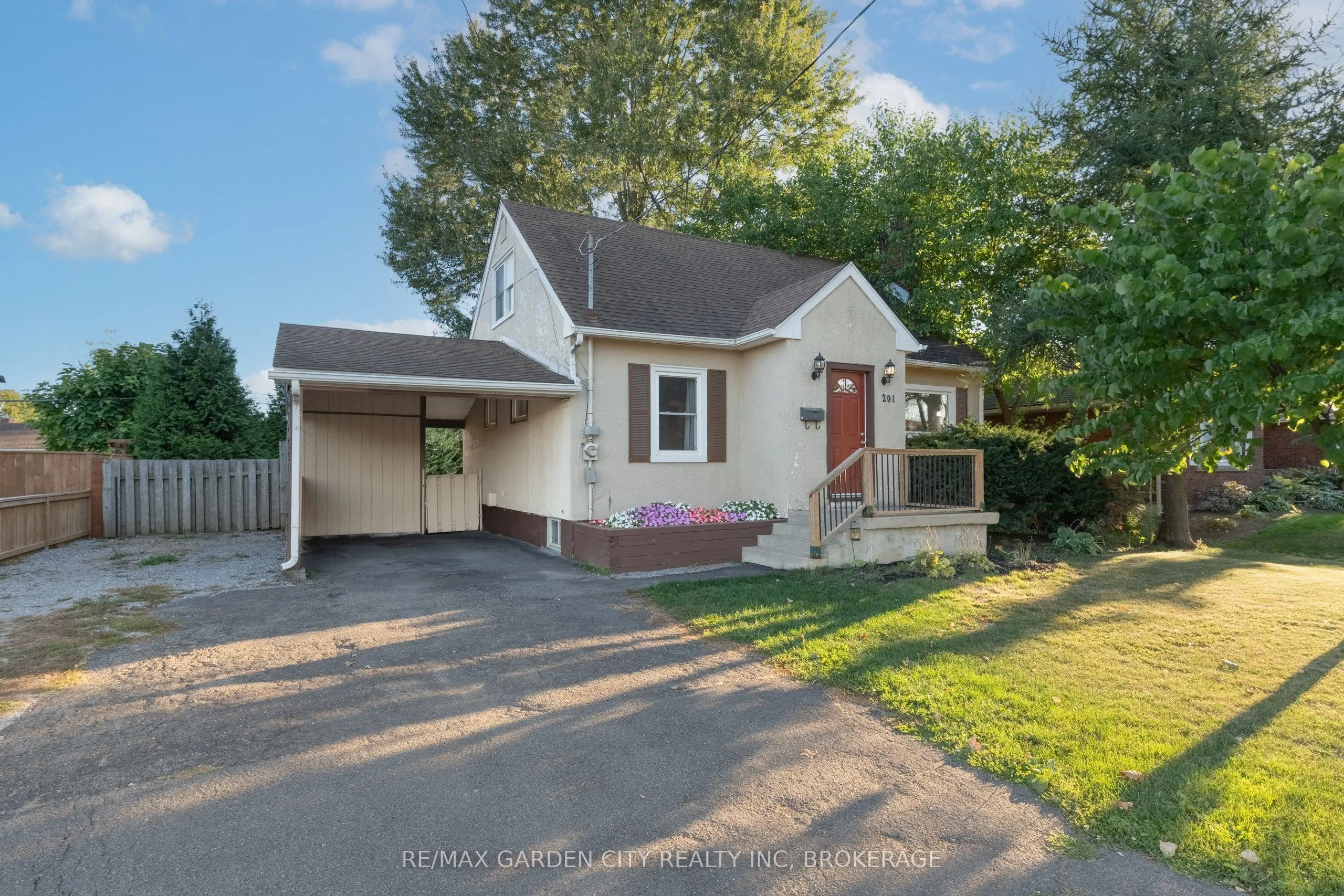 201 Thorold Road, ON L3C 3V9