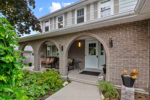 18 Spruyt Avenue, ON L9W 5X4