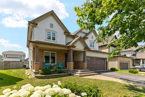 112 Gracewood Crescent, ON K1T 0J5