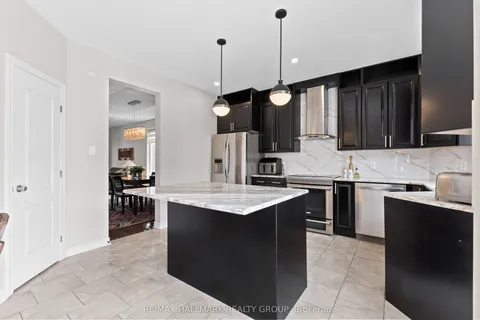 112 Gracewood Crescent, ON K1T 0J5