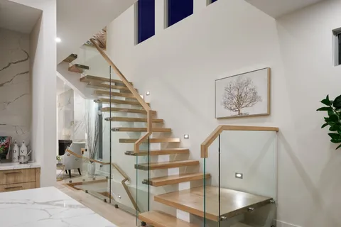 424 Avondale Avenue, ON K2A 0S3