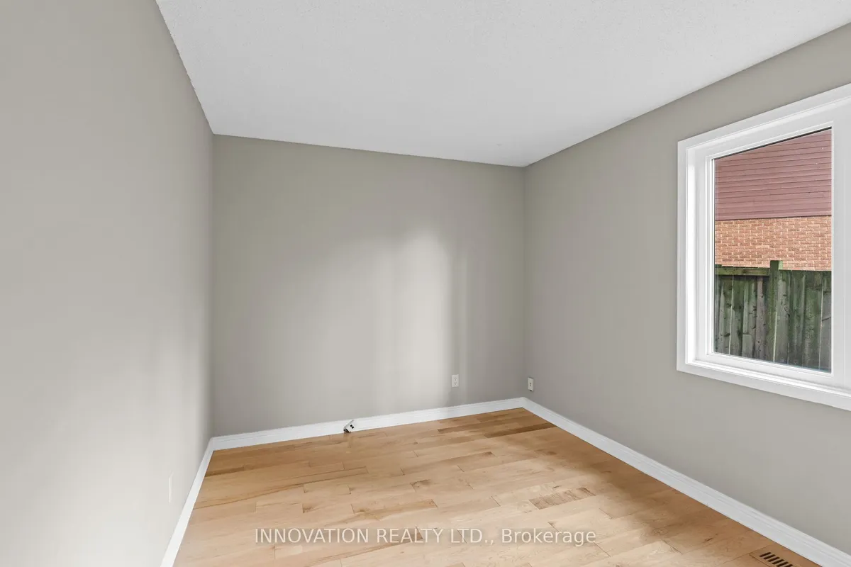 206 Cypress Court, ON K2H 8Z8