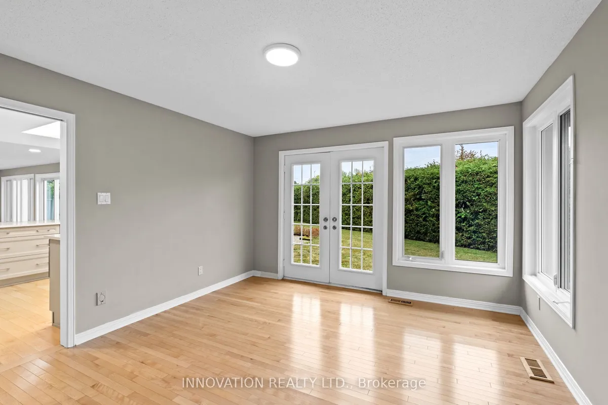 206 Cypress Court, ON K2H 8Z8