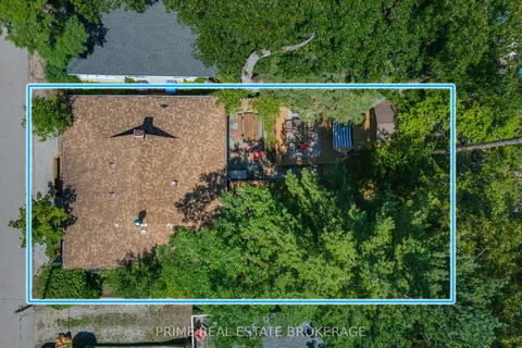 28 Woodward Avenue, ON N0M 1T0