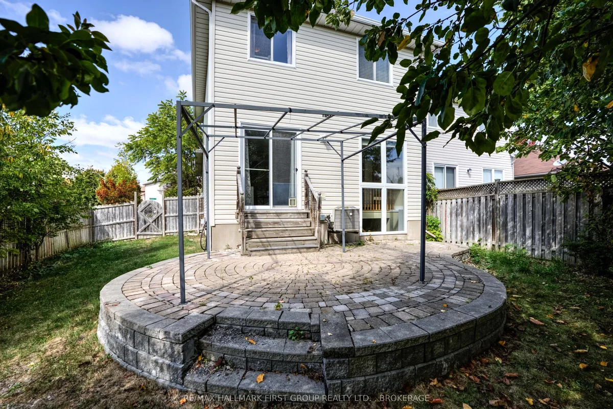 580 HERITAGE Court, ON K7M 9C9