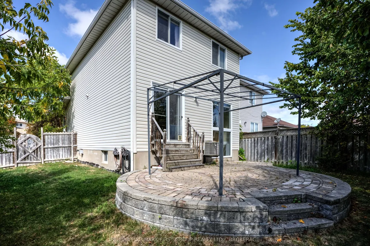 580 HERITAGE Court, ON K7M 9C9