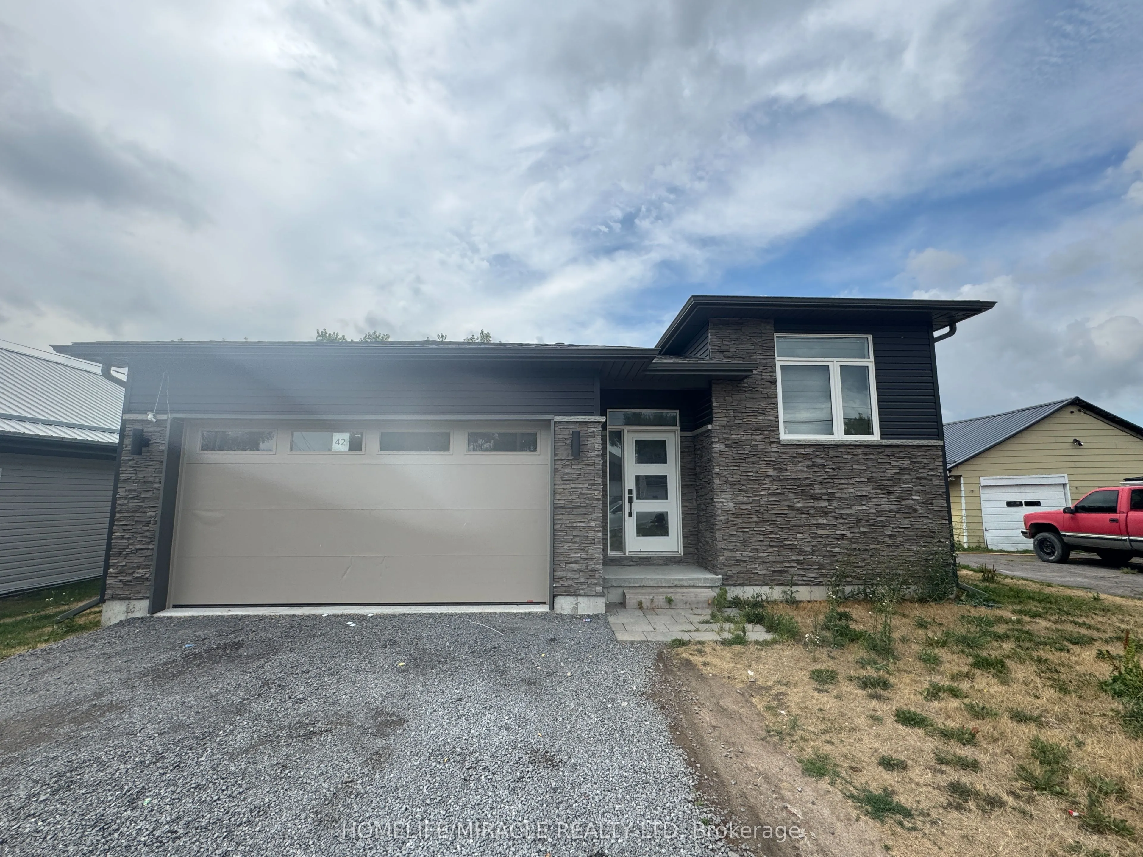 42 Centre Street, ON K8N 4W6