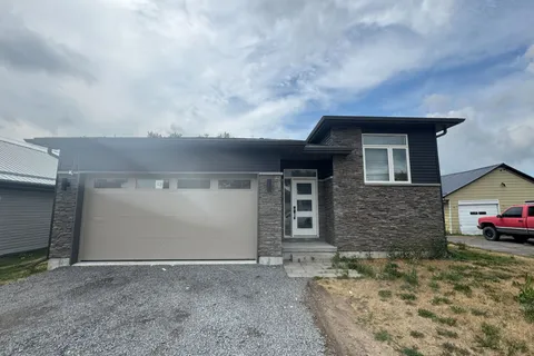 42 Centre Street, ON K8N 4W6