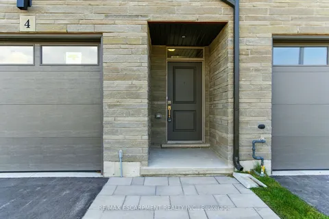 4 Clear Valley Lane, ON L0R 1W0