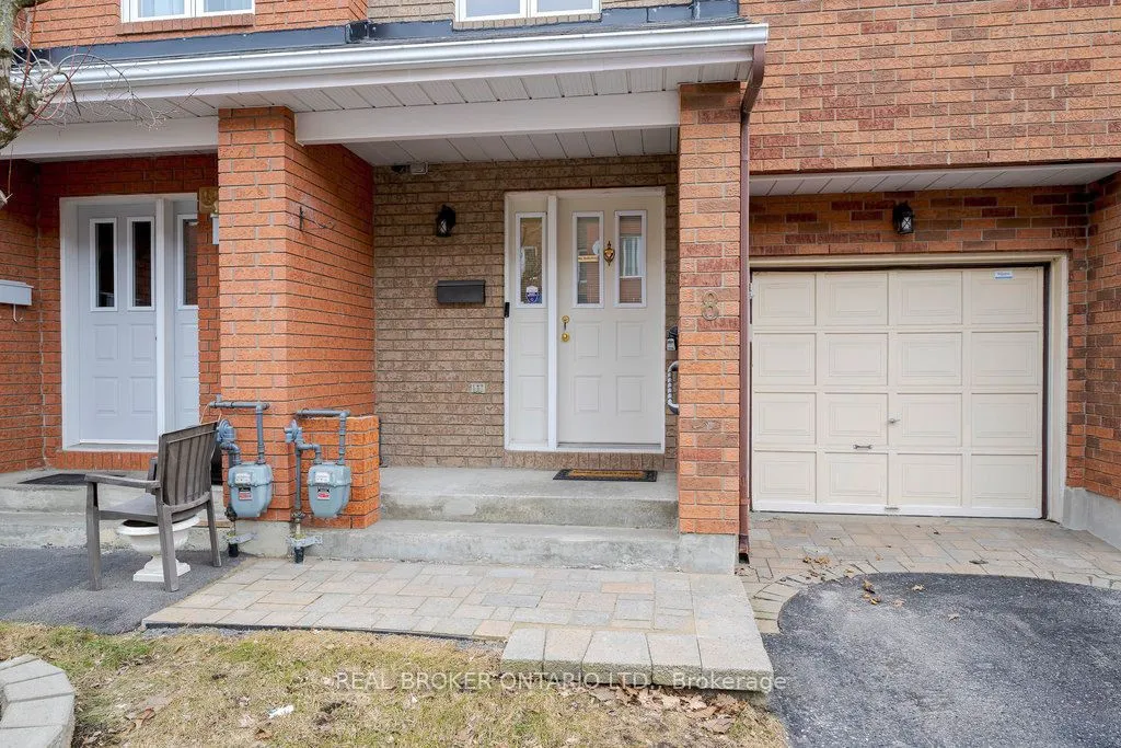 8 Drayton Private, ON K1K 4R1