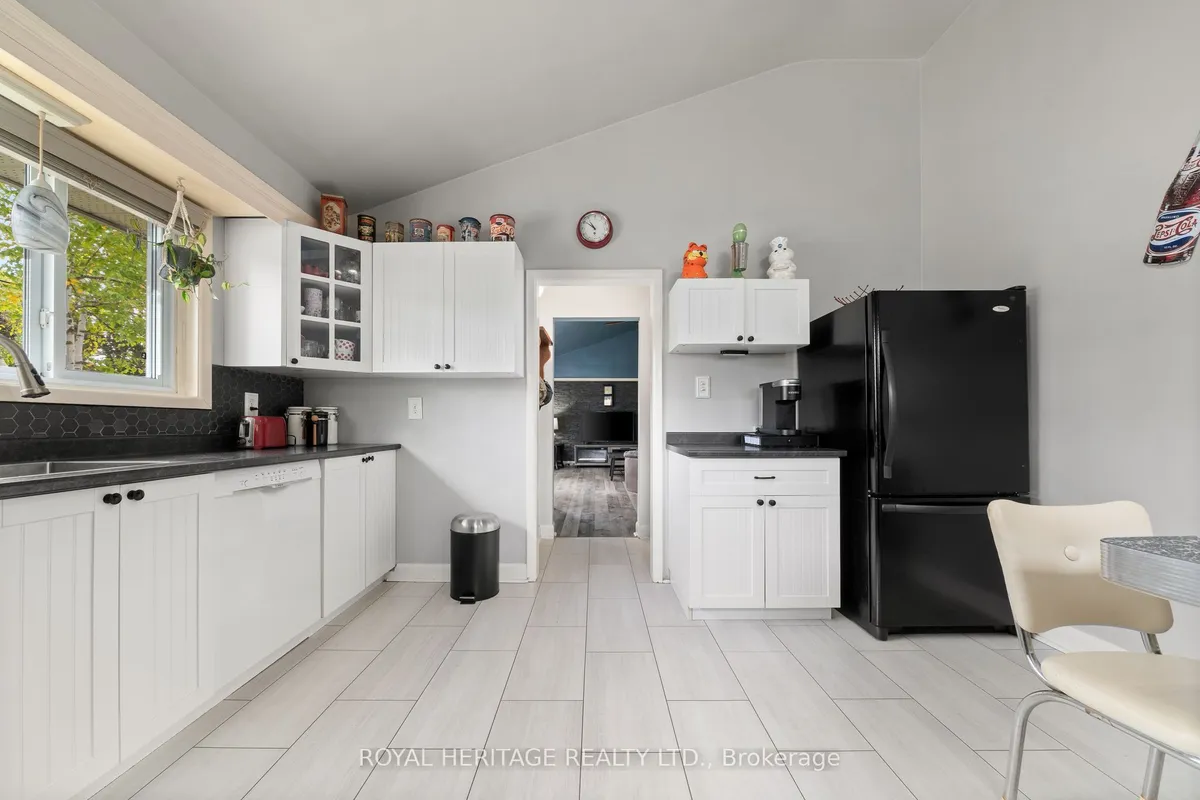 32 Glen Road, ON K8P 4G1