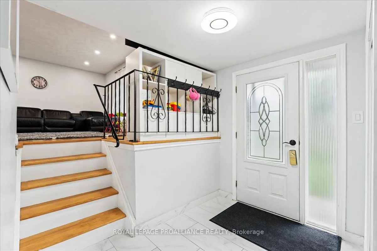 44 Meadowvale Avenue, ON K8N 2L6