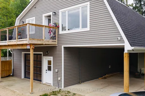 285 9th Street, ON N4N 1L3